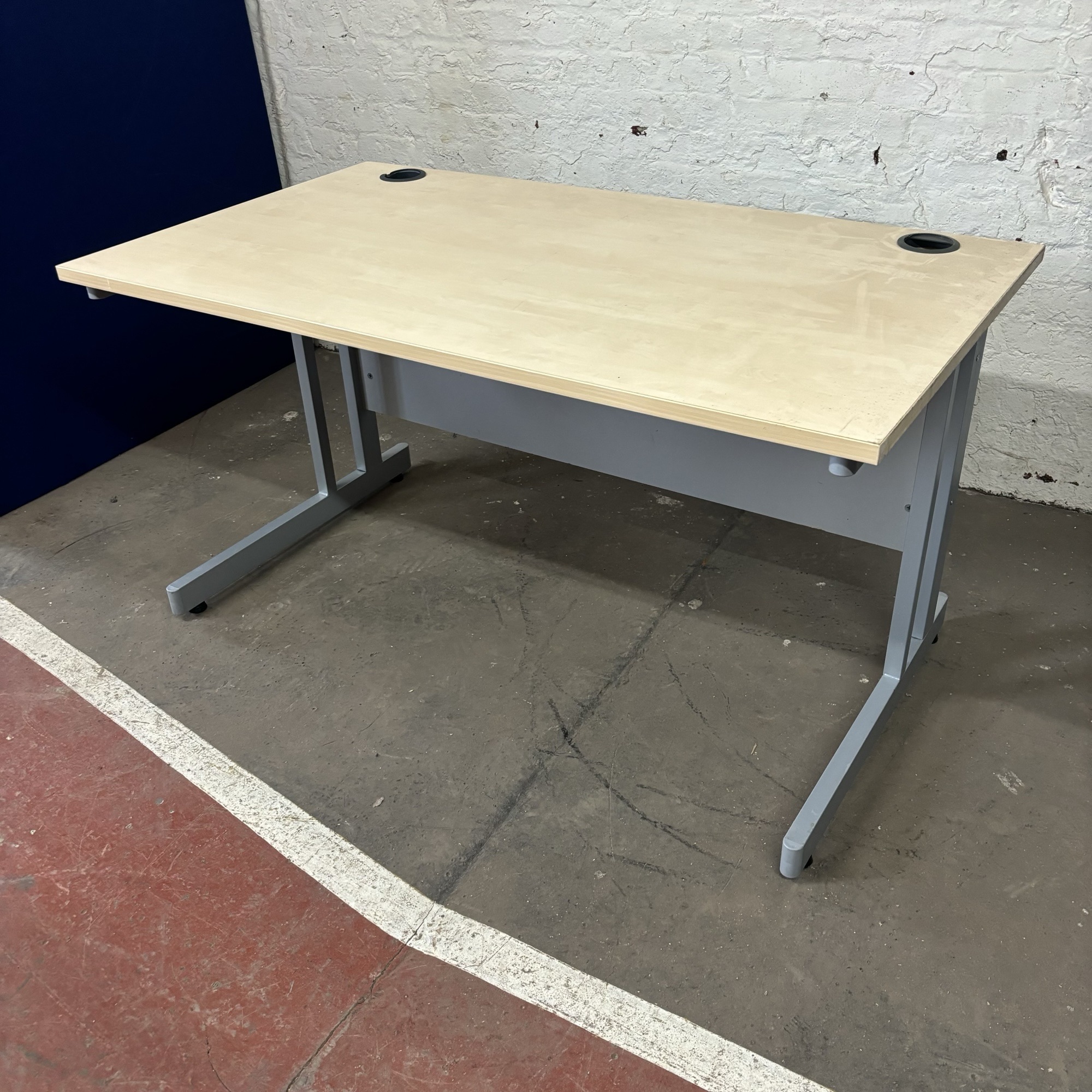 1400 Straight Desk - Maple