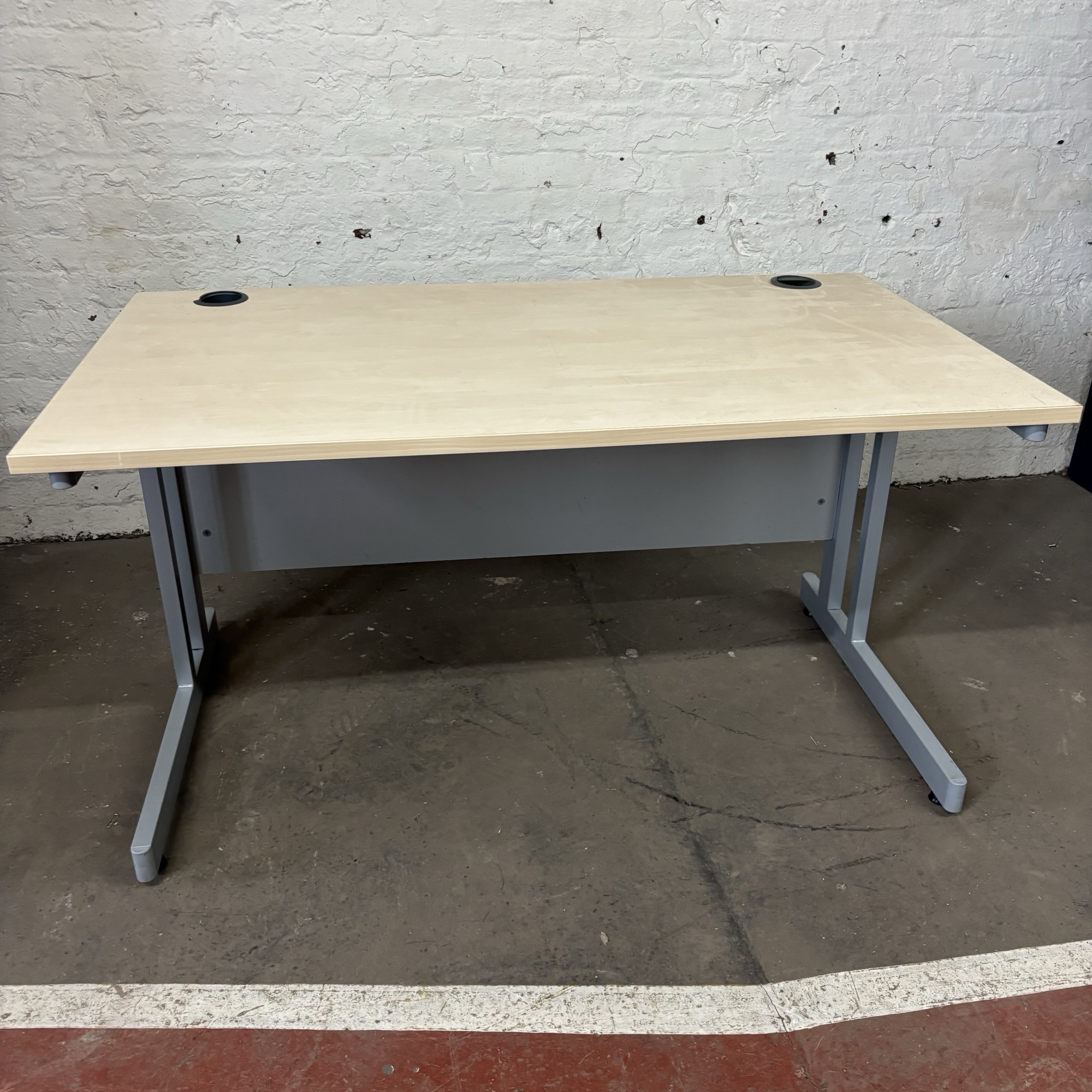 1400 Straight Desk - Maple - Image 2