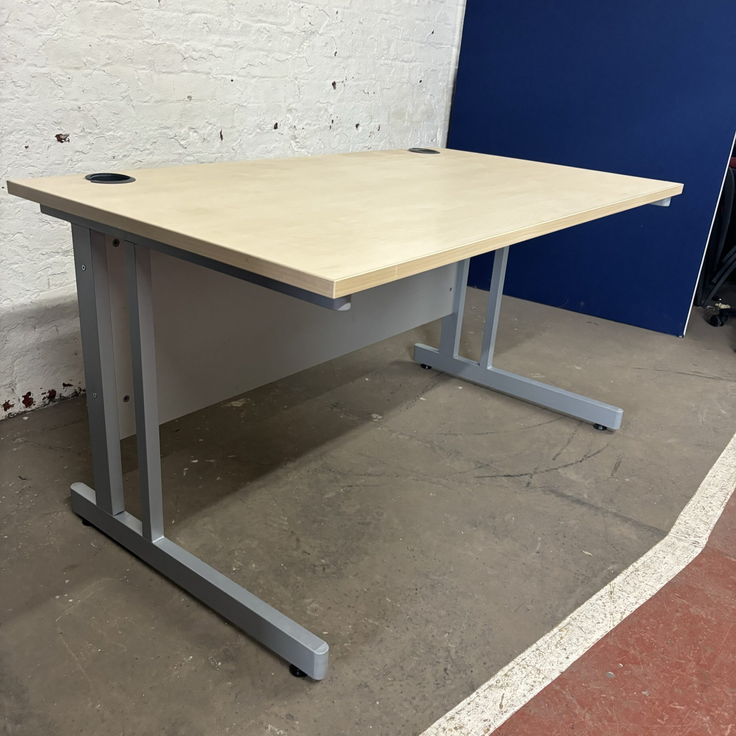 1400 Straight Desk - Maple - Image 3