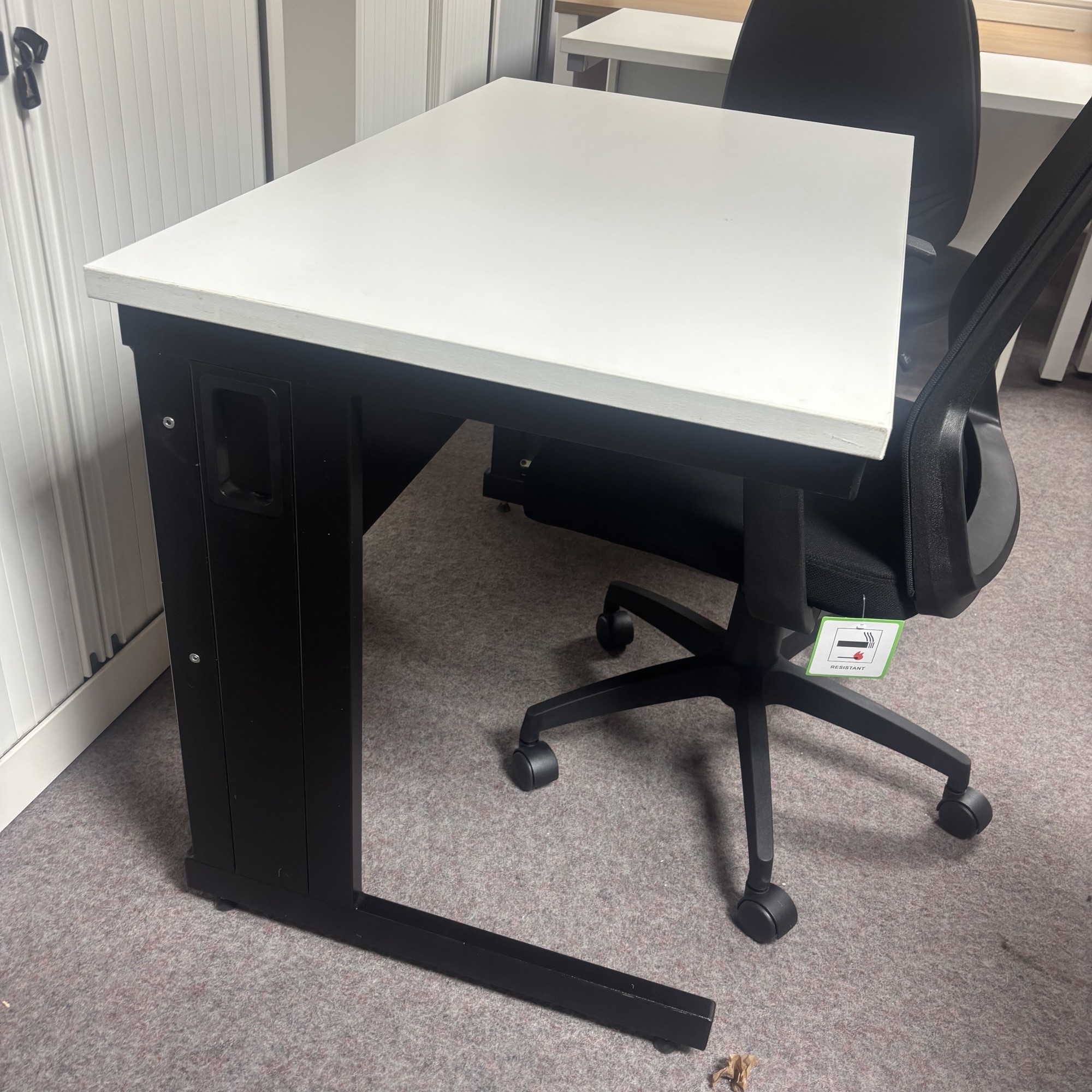1000 Slimline Straight Desk - White - Image 3