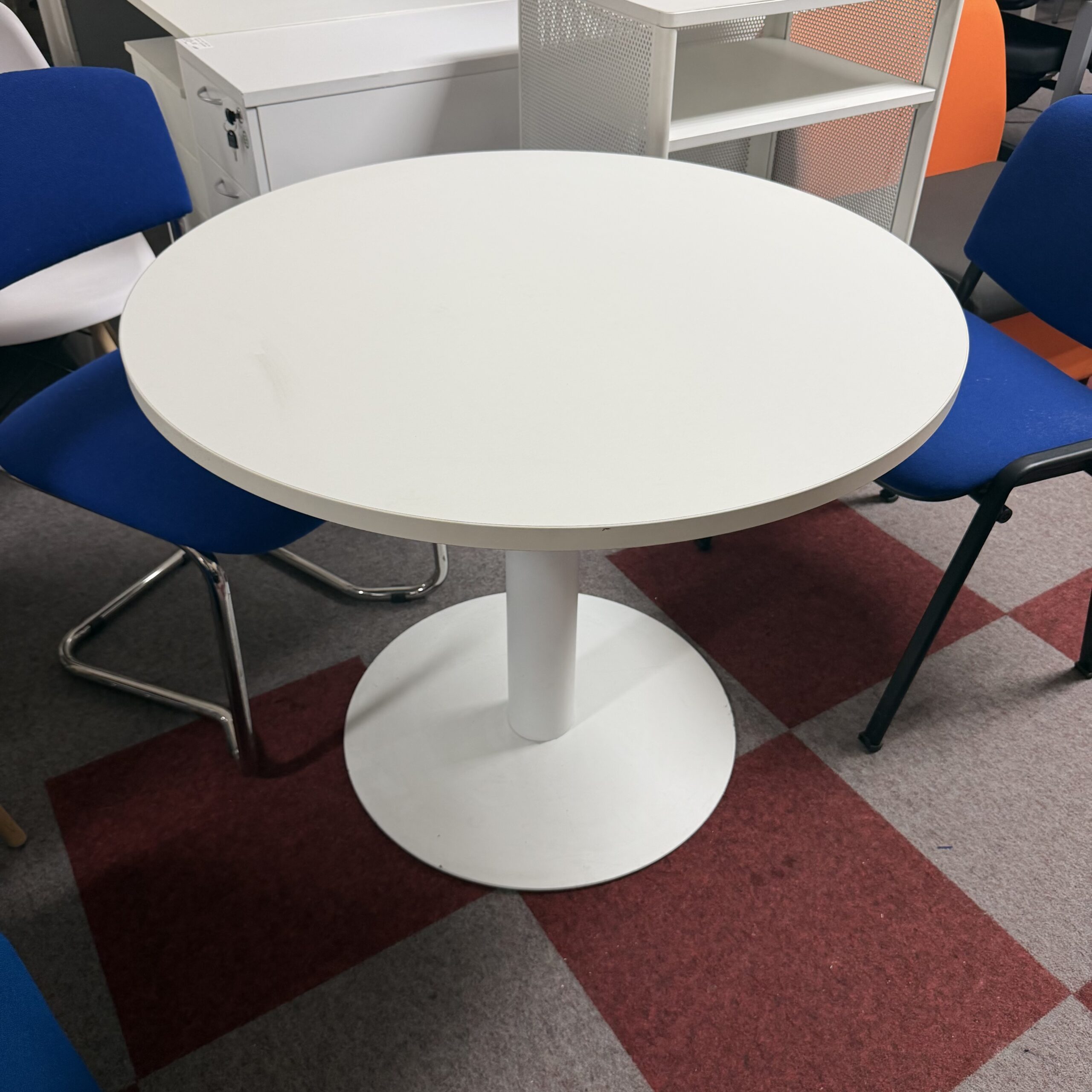 Round Meeting Table 900mm – White