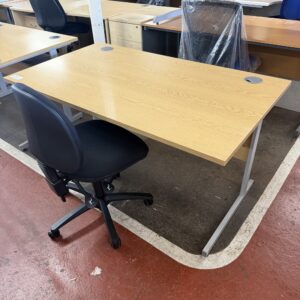 1400 Straight Desk - Oak