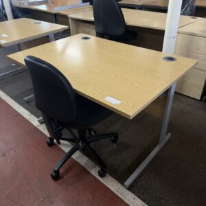 1200 Straight Desk – Oak
