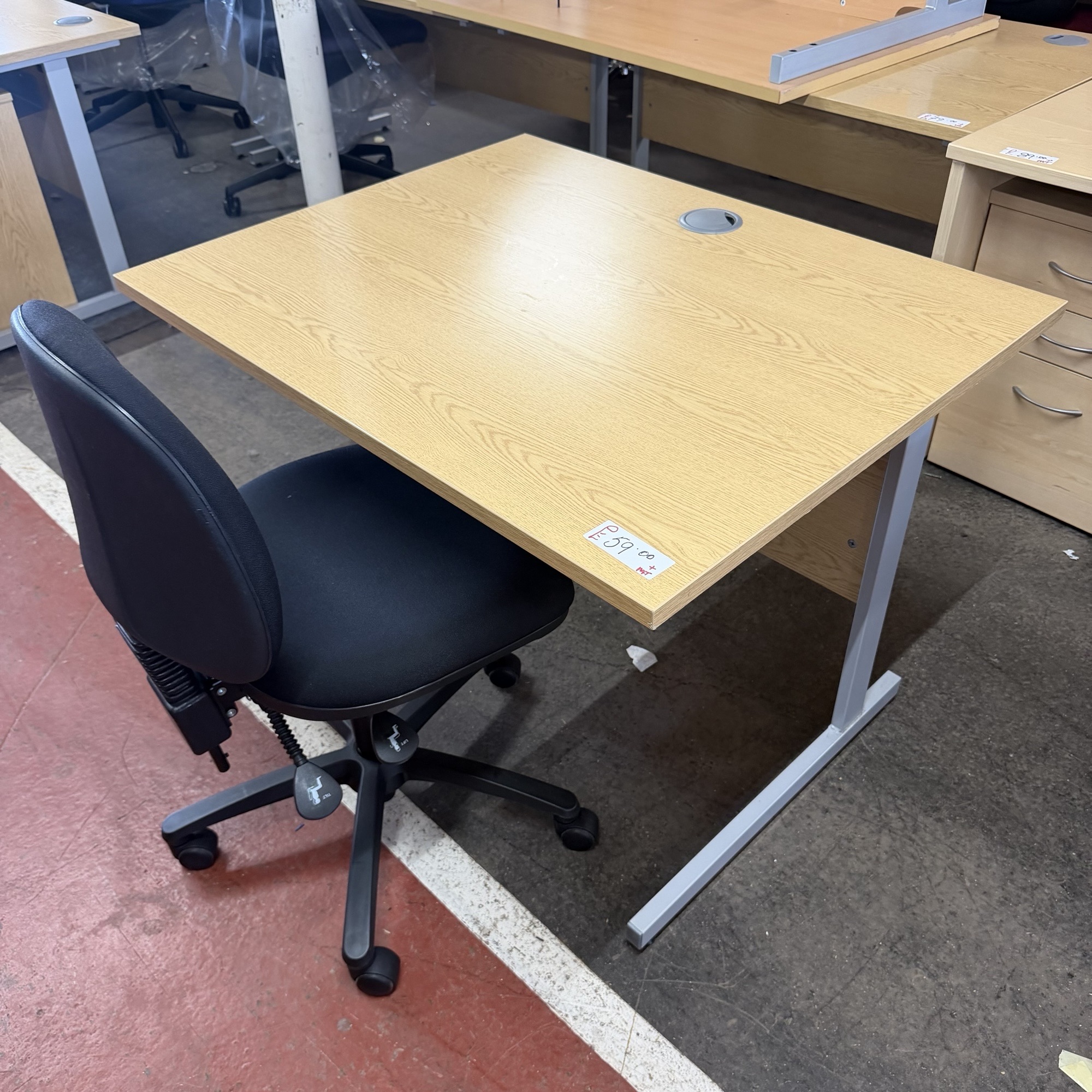 1000 Straight Desk - Oak