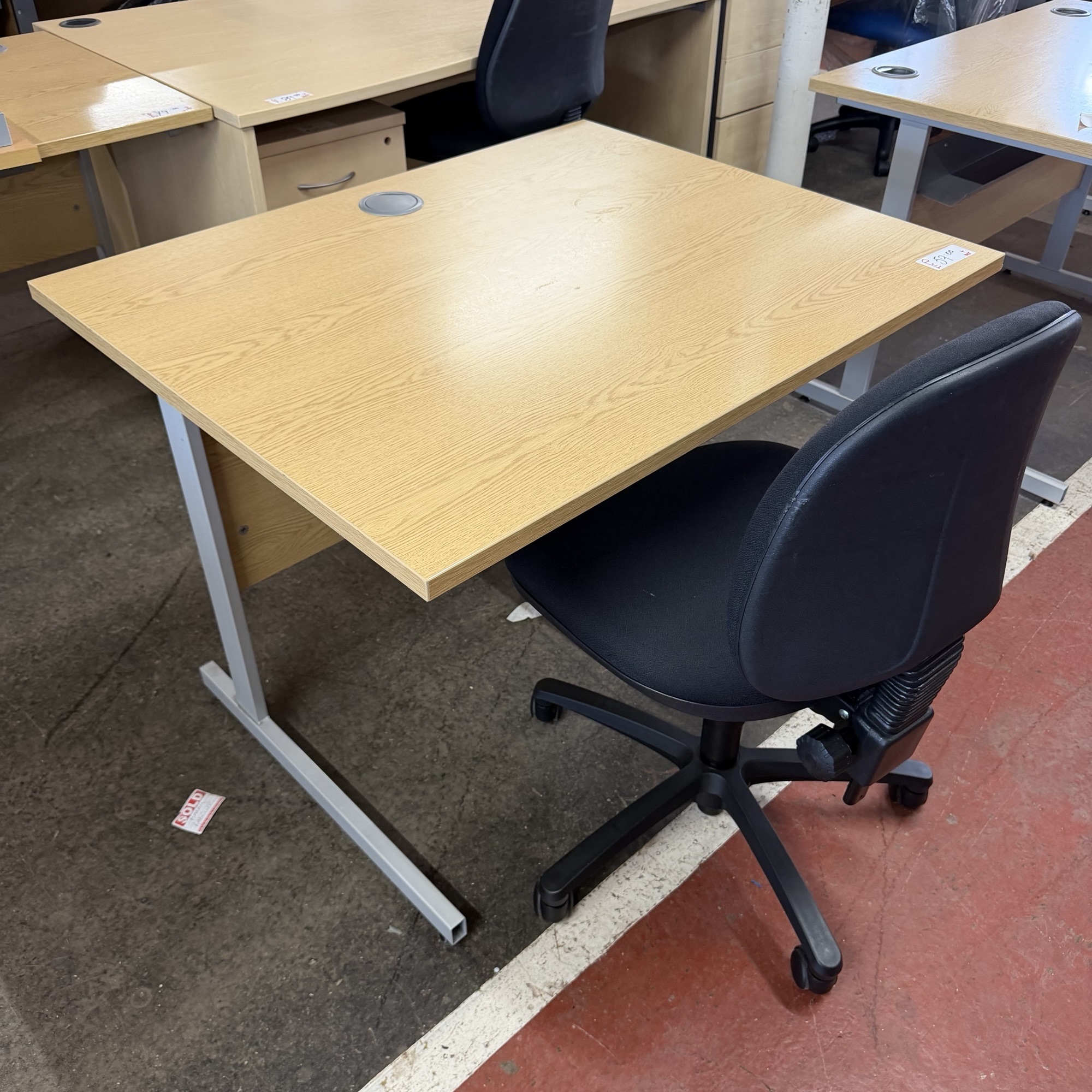 1000 Straight Desk - Oak - Image 2